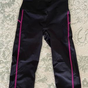 Spanx brand Capri leggings